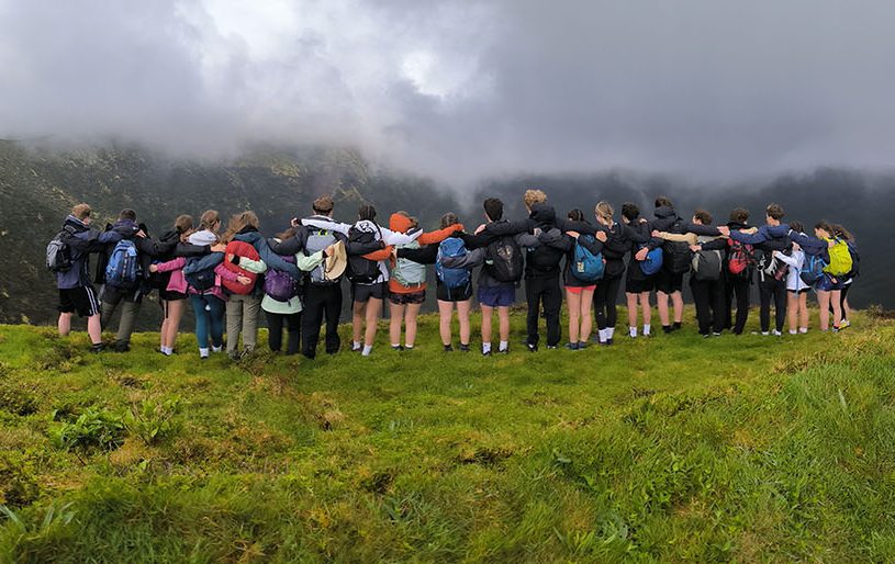 Choisir votre type d'expédition - expédition scolaire - Voyages scolaires scientifiques et séjours éducatifs - activités pédagogiques en géologie avec randonnée autour de la caldeira, transect, album de formations géologiques et de plantes endémiques, interprétation du paysage